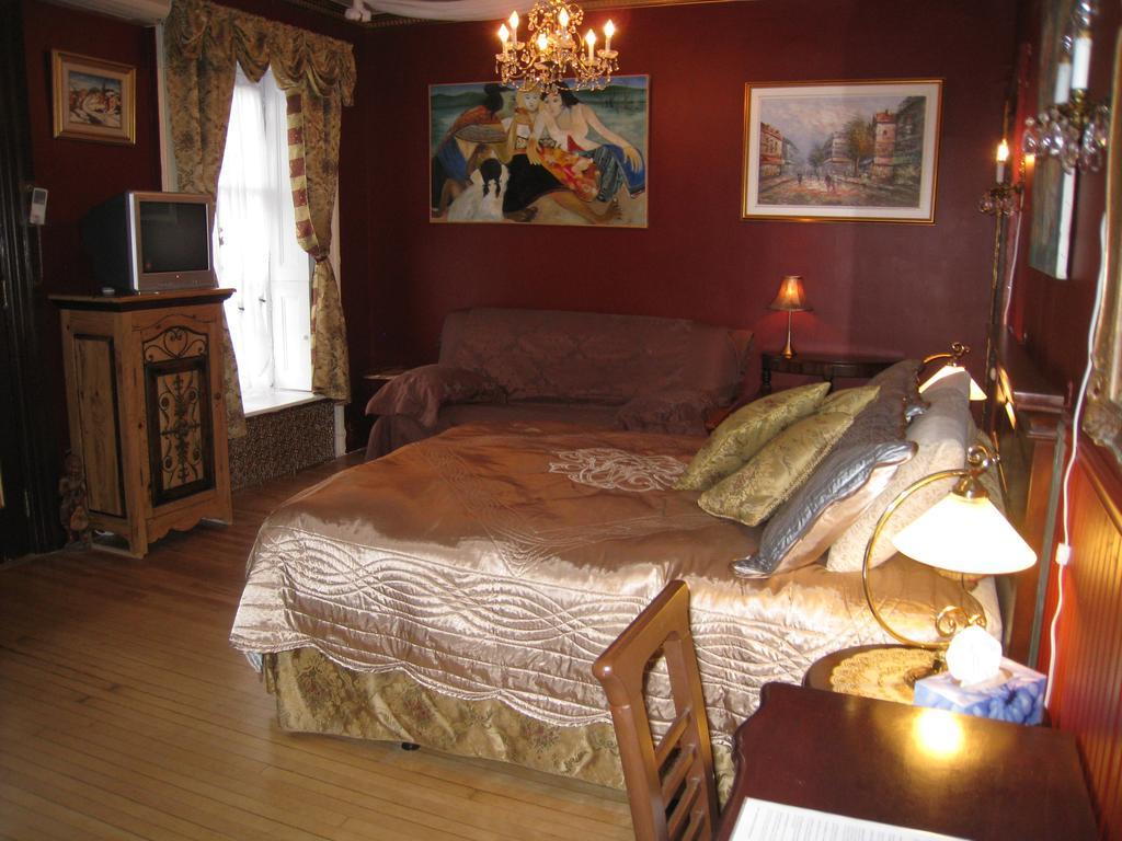 Queen Room