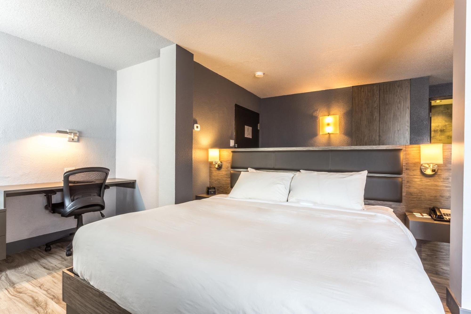 Suite con cama extragrande y bañera de hidromasaje - No fumadores