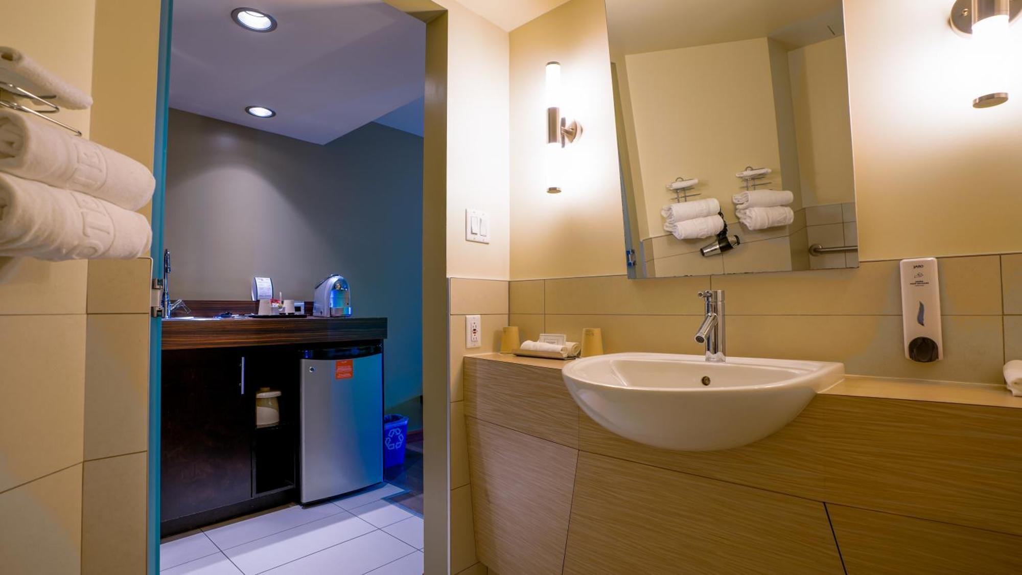 Quadruple Room Bath