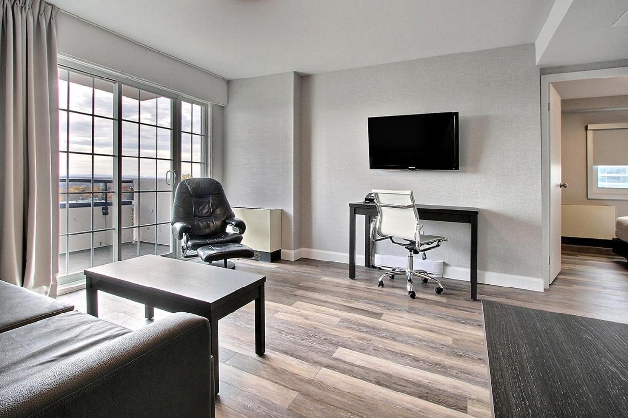 Two-Bedroom Suite, 3 Beds with Kitchenette and Balcony